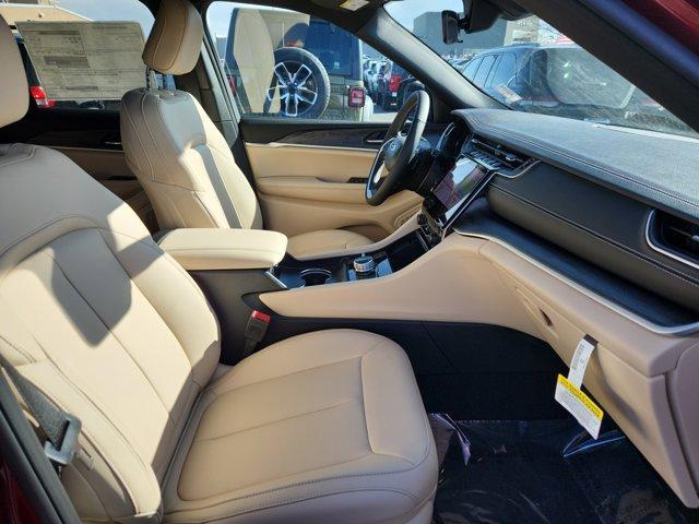 new 2025 Jeep Grand Cherokee car, priced at $45,427