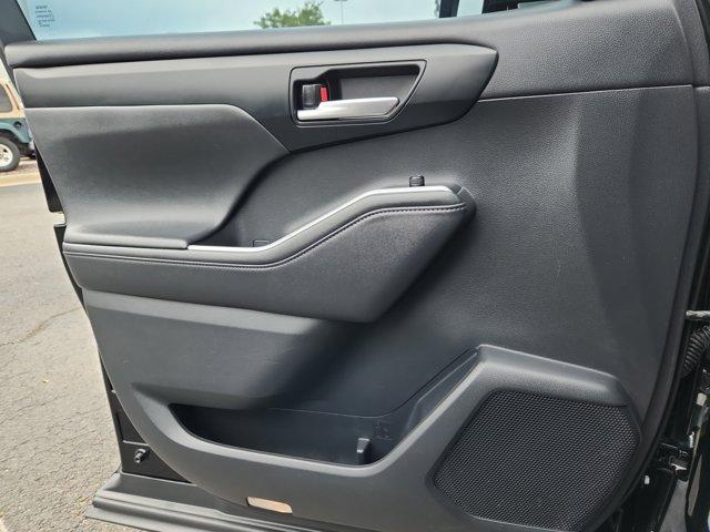 used 2021 Toyota Highlander car, priced at $34,401