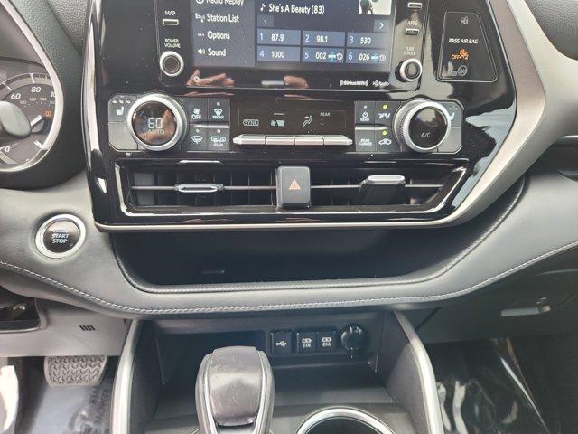 used 2021 Toyota Highlander car, priced at $34,401