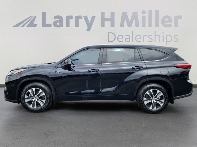 used 2021 Toyota Highlander car, priced at $34,401