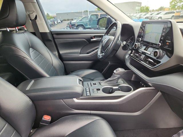used 2021 Toyota Highlander car, priced at $34,401