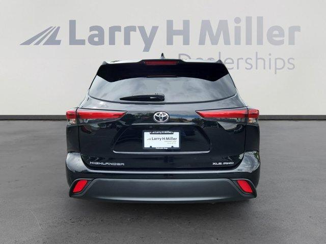 used 2021 Toyota Highlander car, priced at $34,401
