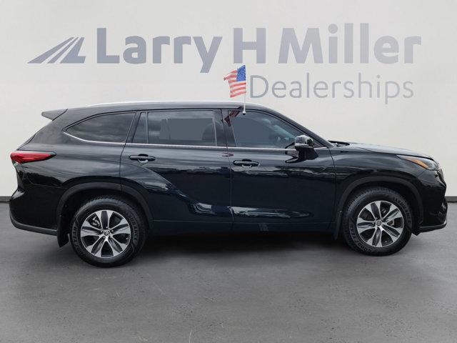 used 2021 Toyota Highlander car, priced at $34,401