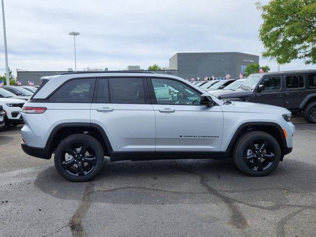 new 2024 Jeep Grand Cherokee car, priced at $43,857