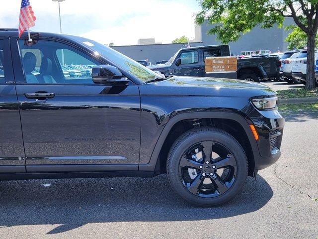 new 2024 Jeep Grand Cherokee car, priced at $49,369