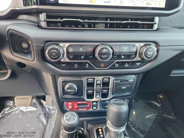 new 2025 Jeep Gladiator car, priced at $53,674