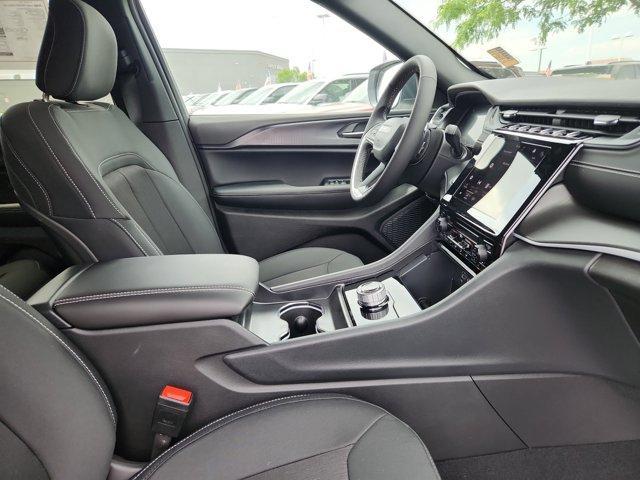 new 2025 Jeep Grand Cherokee car, priced at $39,876