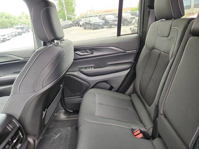 new 2025 Jeep Grand Cherokee car, priced at $39,876