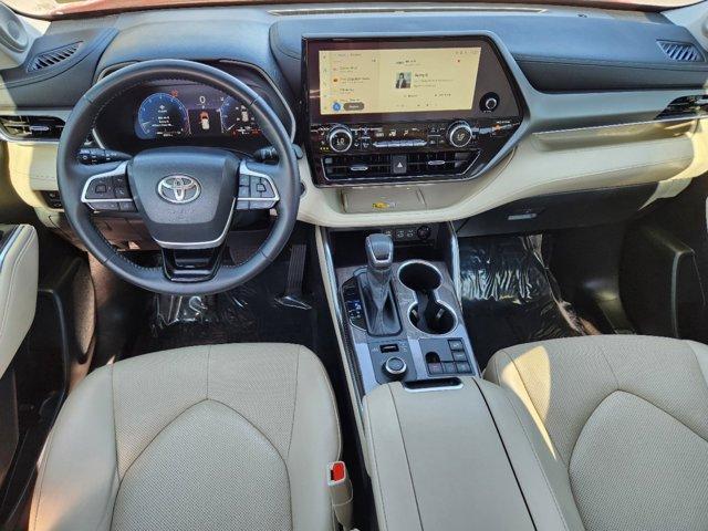 used 2023 Toyota Highlander car, priced at $42,791