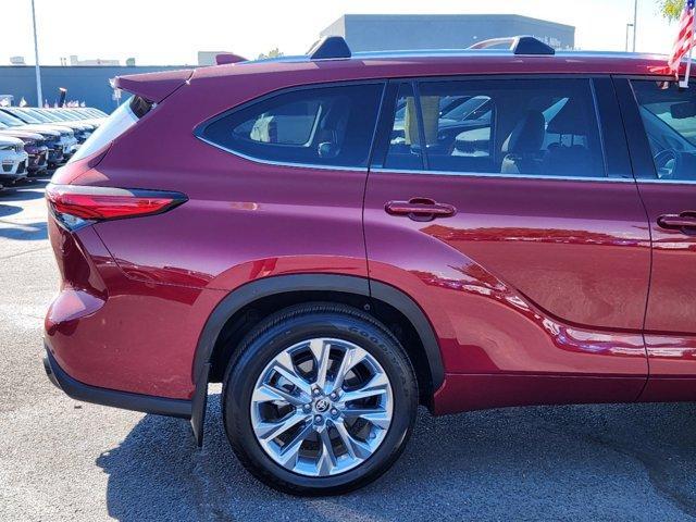 used 2023 Toyota Highlander car, priced at $42,791