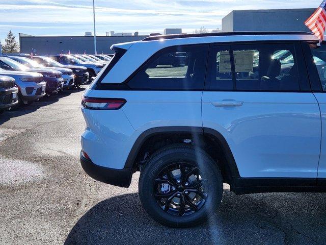 new 2025 Jeep Grand Cherokee car, priced at $43,690