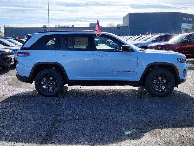 new 2025 Jeep Grand Cherokee car, priced at $43,690