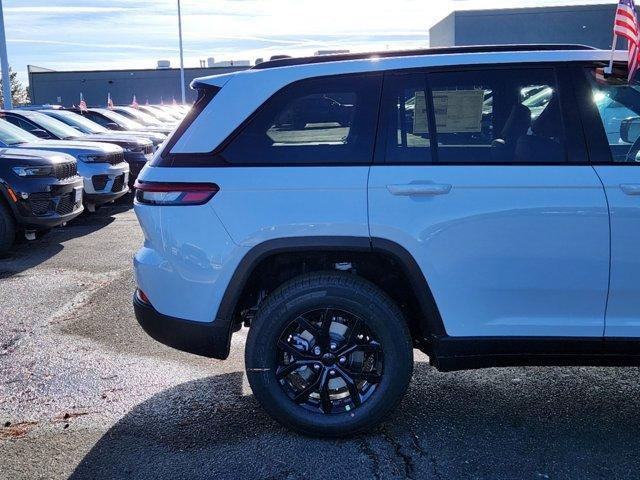 new 2025 Jeep Grand Cherokee car, priced at $43,690