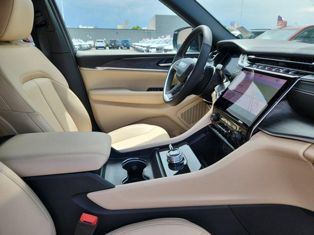 new 2025 Jeep Grand Cherokee car, priced at $47,295