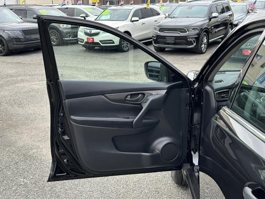 used 2019 Nissan Rogue car, priced at $10,495