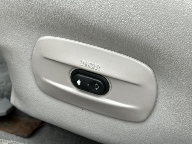 used 2000 Lincoln Town Car car, priced at $9,995
