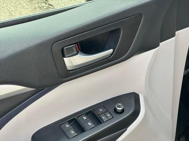 used 2017 Toyota Highlander car, priced at $17,995