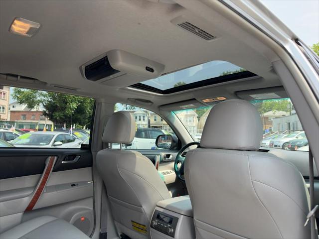 used 2008 Toyota Highlander car, priced at $7,995