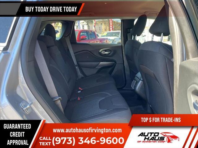 used 2019 Jeep Cherokee car, priced at $10,995