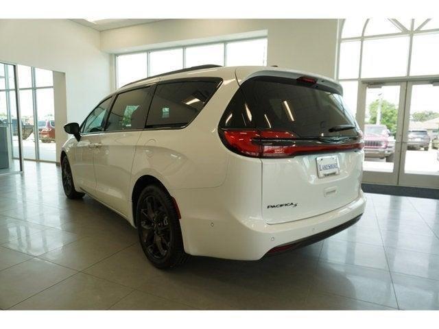 new 2024 Chrysler Pacifica car, priced at $46,695