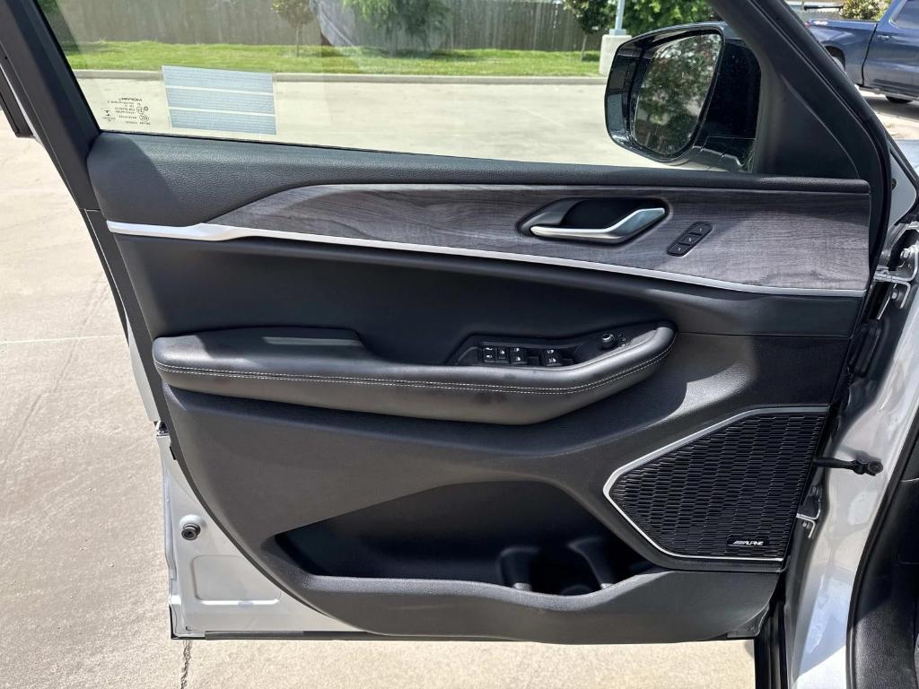 used 2022 Jeep Grand Cherokee car, priced at $33,449