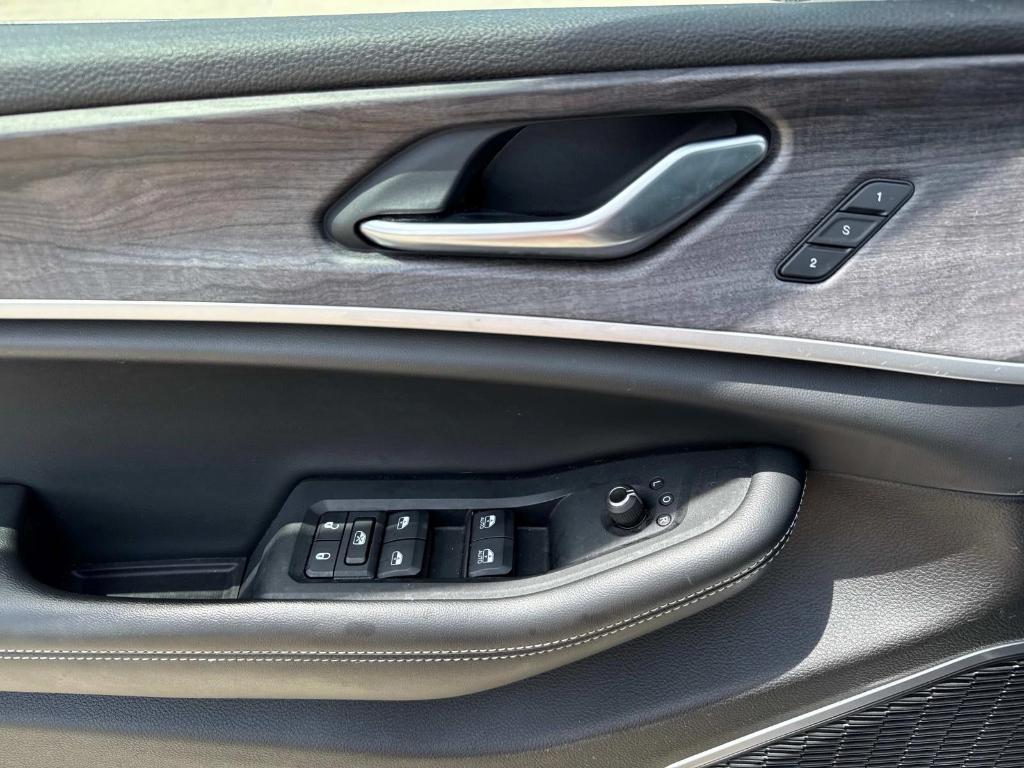 used 2022 Jeep Grand Cherokee car, priced at $33,449