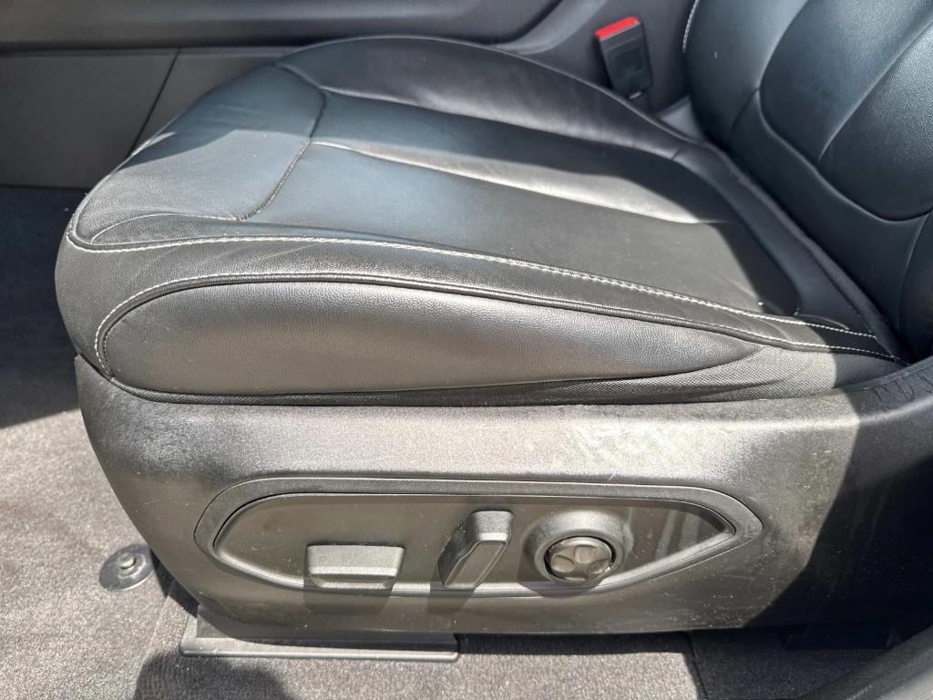 used 2022 Jeep Grand Cherokee car, priced at $33,449