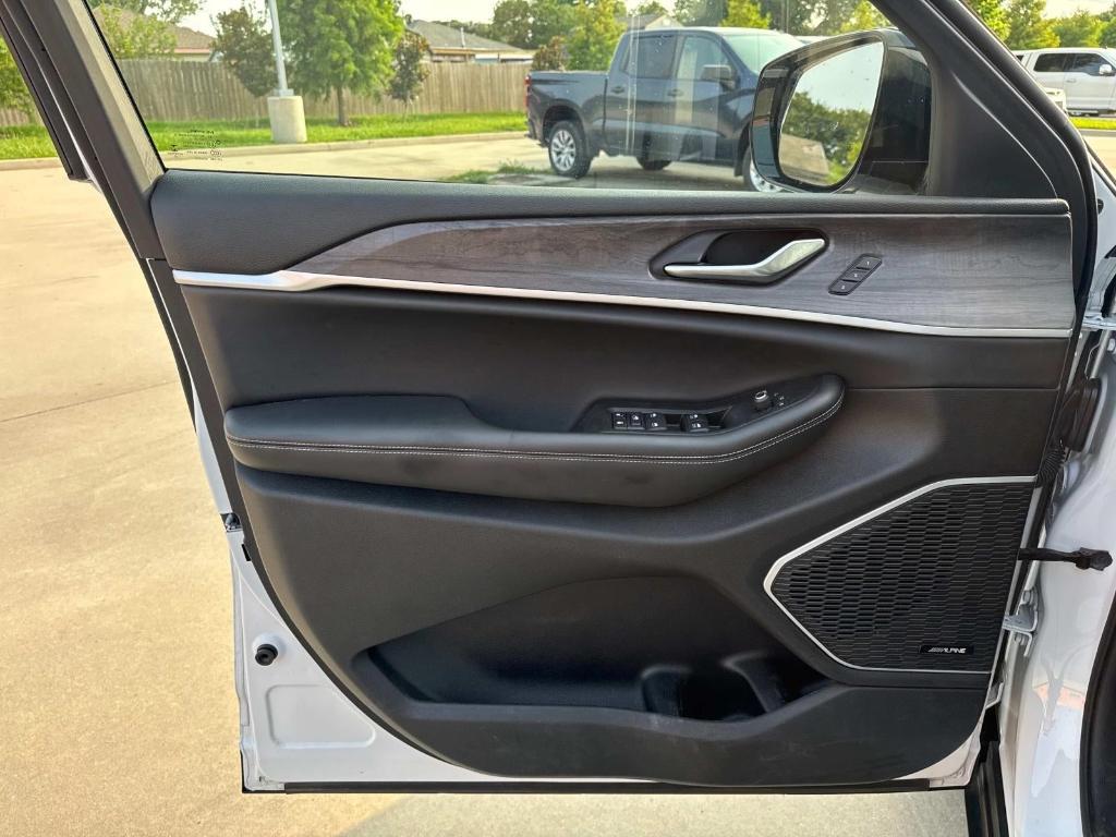 used 2022 Jeep Grand Cherokee car, priced at $30,487