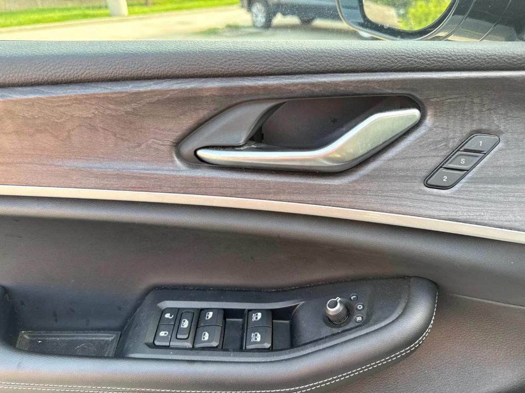 used 2022 Jeep Grand Cherokee car, priced at $30,487