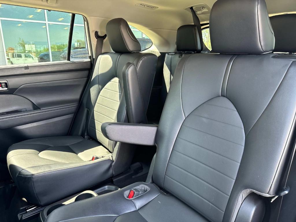 used 2021 Toyota Highlander car, priced at $29,894