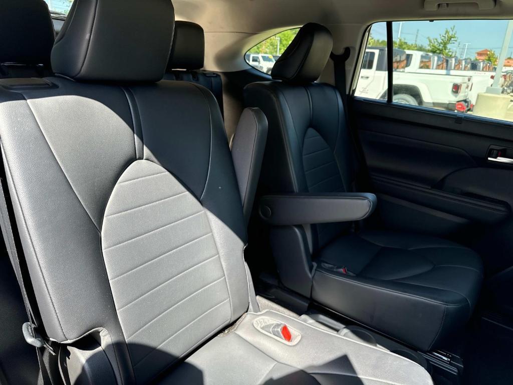 used 2021 Toyota Highlander car, priced at $29,894