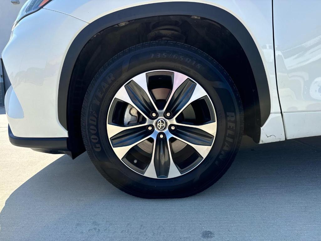 used 2021 Toyota Highlander car, priced at $29,894