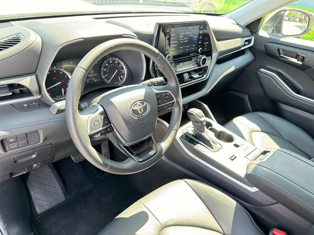 used 2021 Toyota Highlander car, priced at $29,894