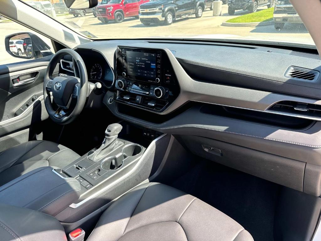 used 2021 Toyota Highlander car, priced at $29,894