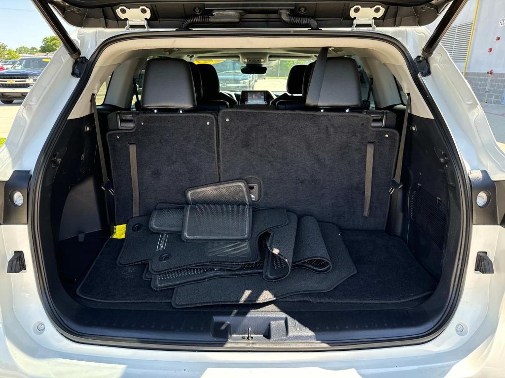 used 2021 Toyota Highlander car, priced at $29,894