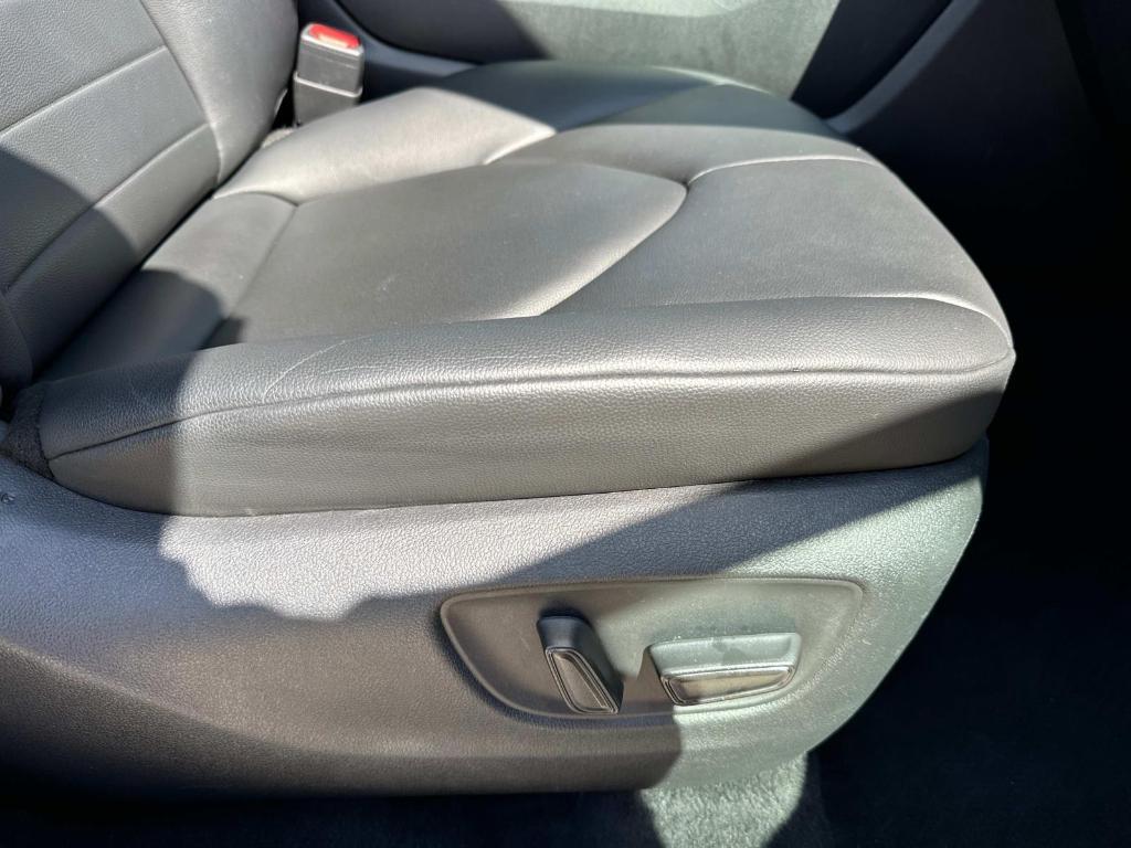 used 2021 Toyota Highlander car, priced at $29,894
