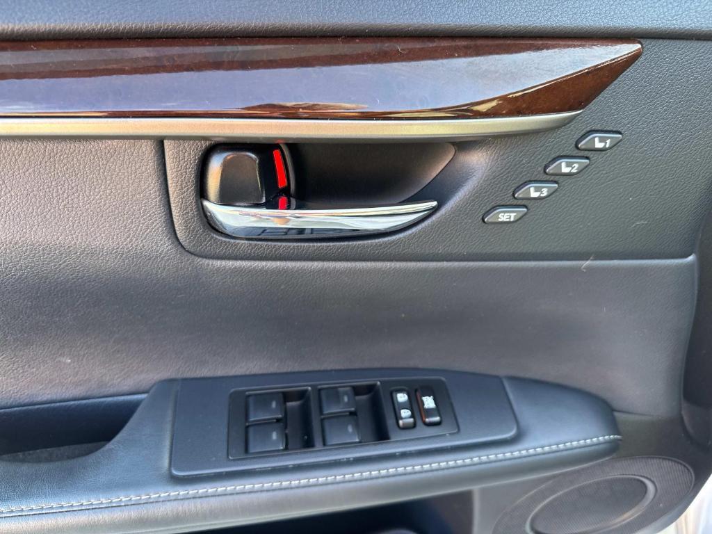 used 2013 Lexus ES 350 car, priced at $15,990