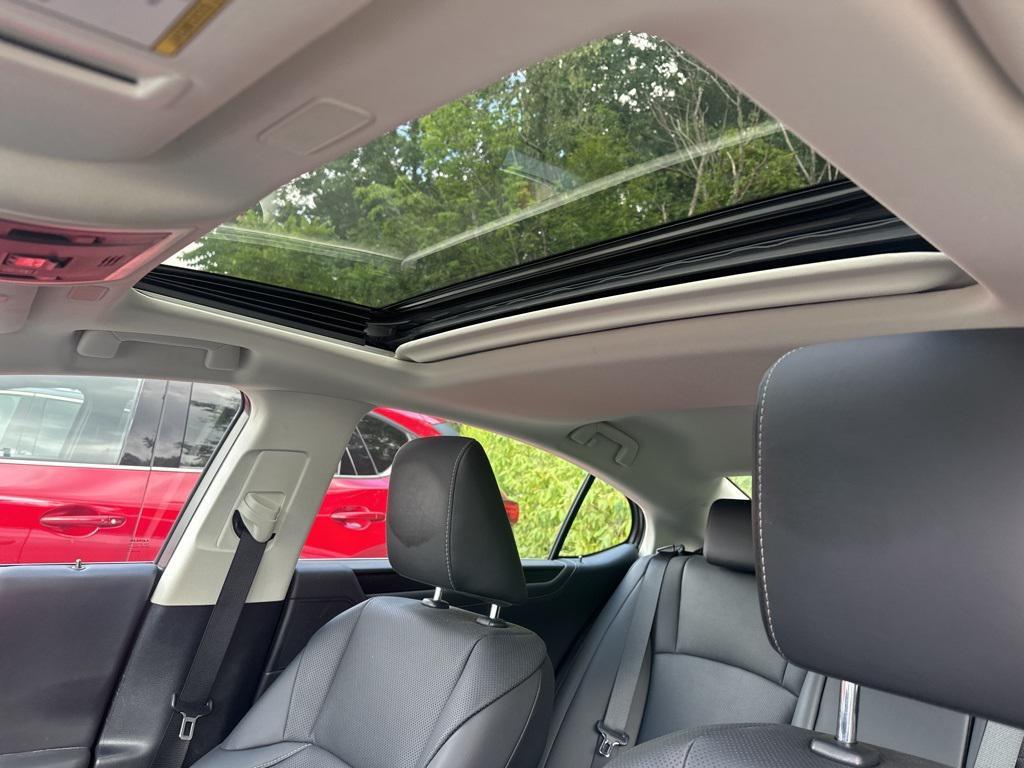 used 2022 Lexus ES 350 car, priced at $37,564
