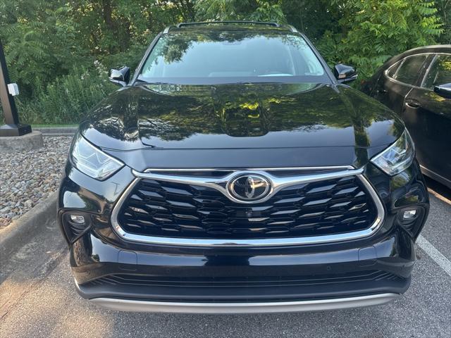 used 2021 Toyota Highlander car, priced at $40,990