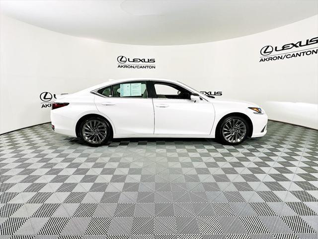 used 2025 Lexus ES 300h car, priced at $54,990