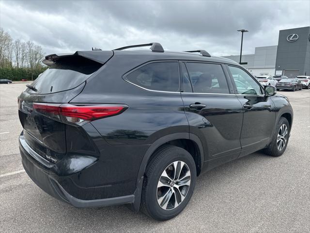 used 2022 Toyota Highlander car, priced at $37,490