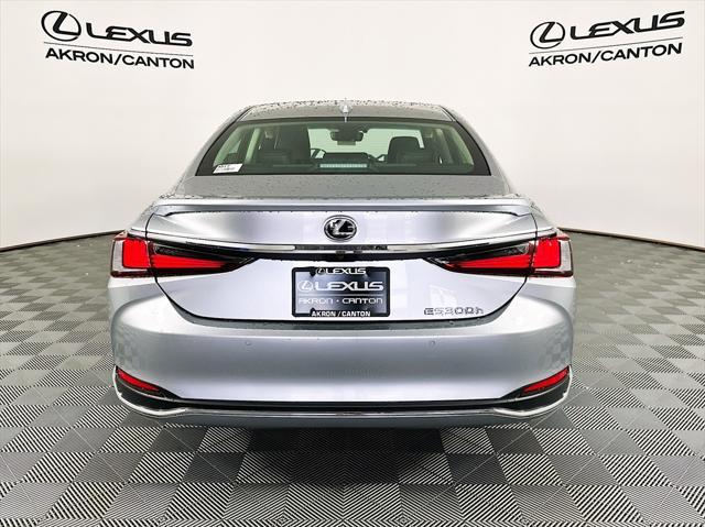 new 2025 Lexus ES 300h car, priced at $51,394