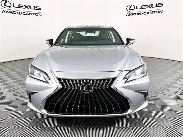 new 2025 Lexus ES 300h car, priced at $51,394