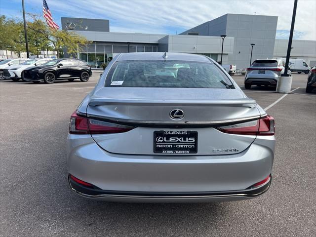 new 2025 Lexus ES 300h car, priced at $53,109