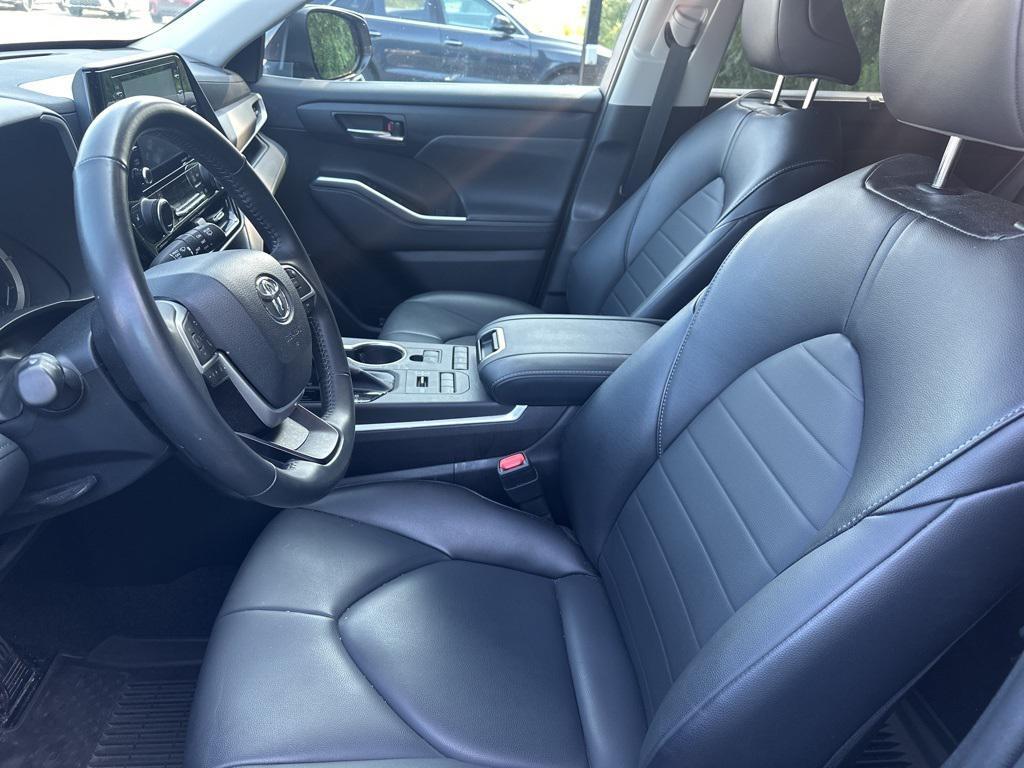 used 2022 Toyota Highlander car, priced at $38,549