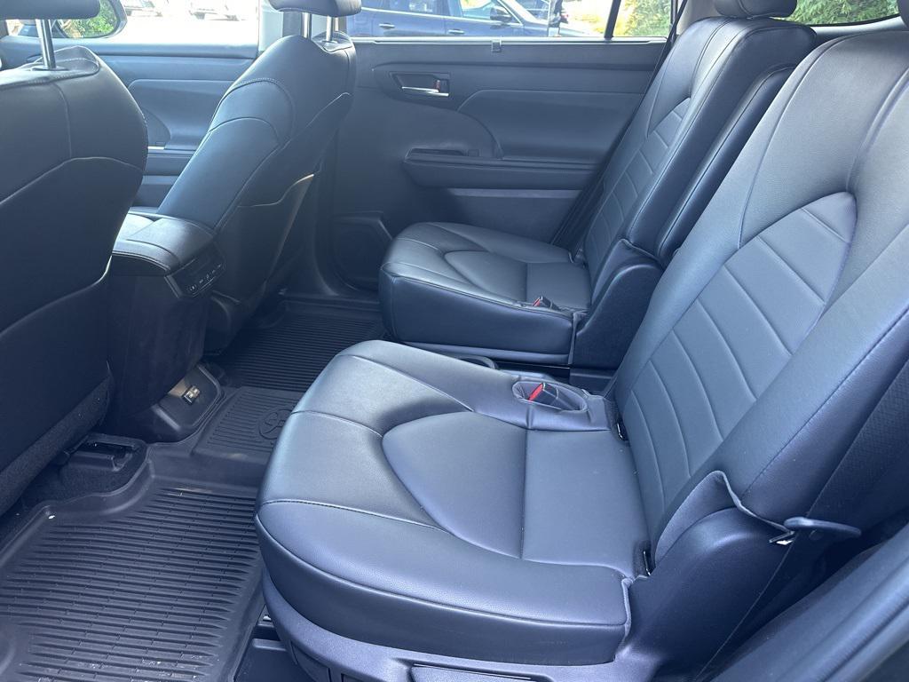 used 2022 Toyota Highlander car, priced at $38,549