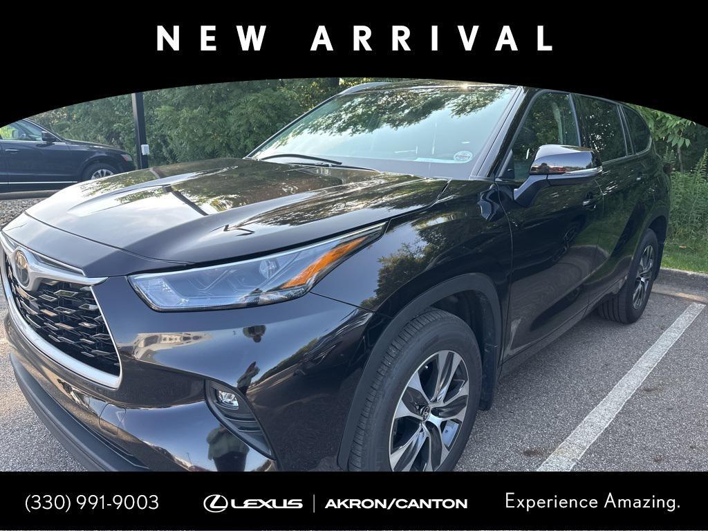 used 2022 Toyota Highlander car, priced at $38,549