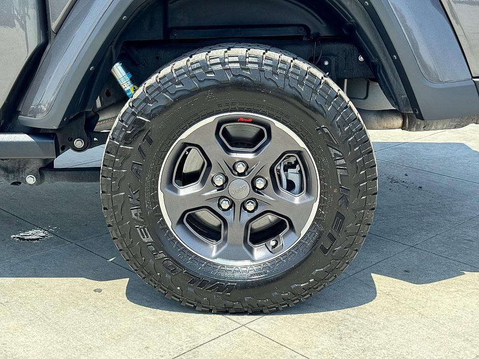 used 2022 Jeep Gladiator car, priced at $30,460