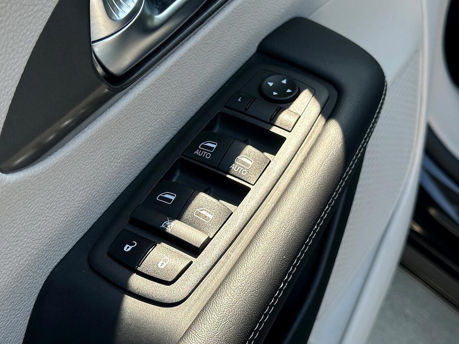 used 2024 Chrysler Pacifica car, priced at $22,200
