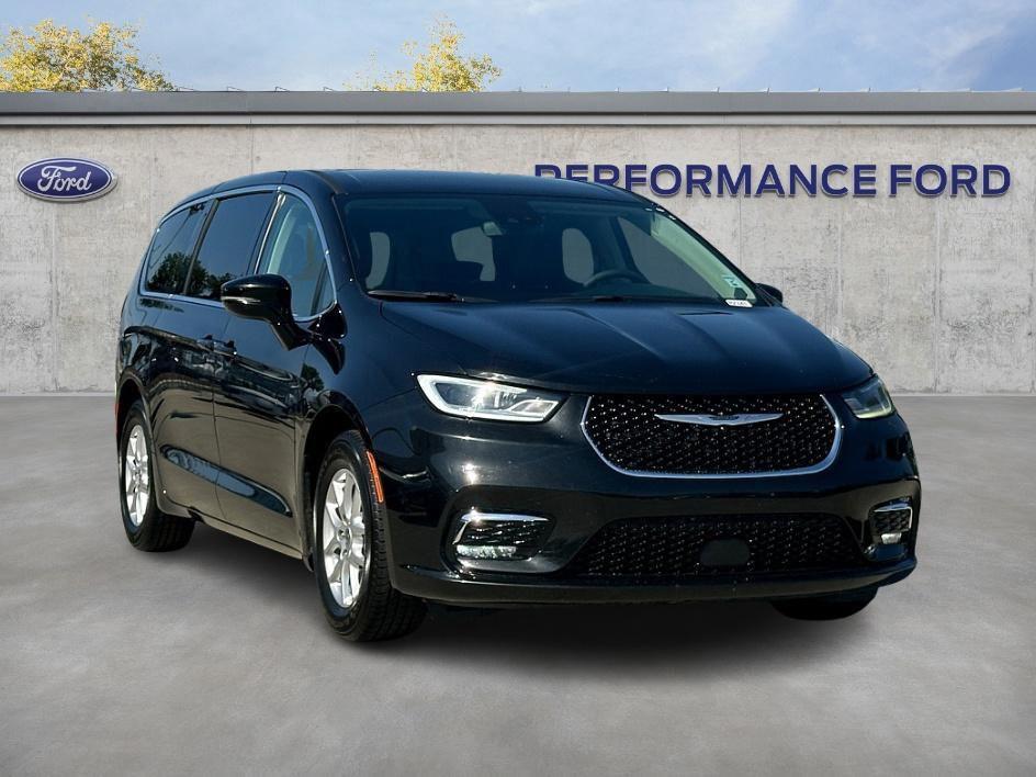 used 2024 Chrysler Pacifica car, priced at $22,200